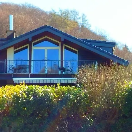 Am Waldsee Direkt Am Badesee Mit Seeblick Fuer Bis Zu 14 Personen Traumferienhaeuser-eifel * Rieden (Mayen-Koblenz)