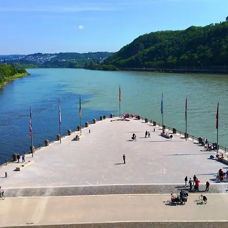 Am Waldsee Direkt Am Badesee Mit Seeblick Fuer Bis Zu 14 Personen Traumferienhaeuser-eifel شقة