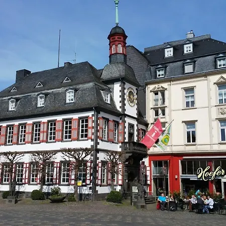 Am Waldsee Direkt Am Badesee Mit Seeblick Fuer Bis Zu 14 Personen Traumferienhaeuser-eifel شقة