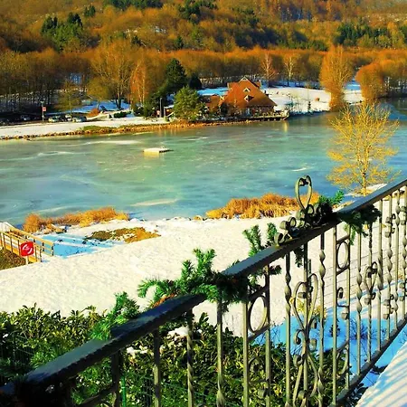 Am Waldsee Direkt Am Badesee Mit Seeblick Fuer Bis Zu 14 Personen Traumferienhaeuser-eifel *