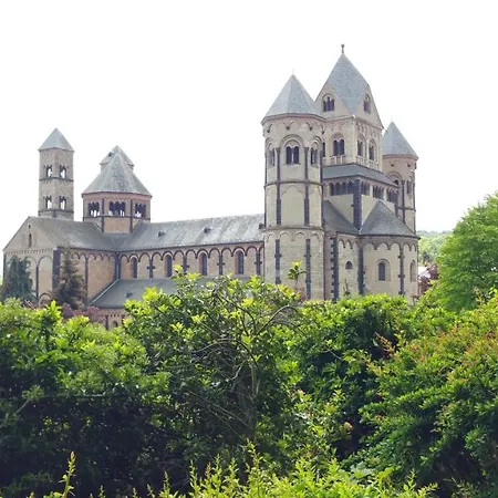 Am Waldsee Direkt Am Badesee Mit Seeblick Fuer Bis Zu 14 Personen Traumferienhaeuser-eifel شقة