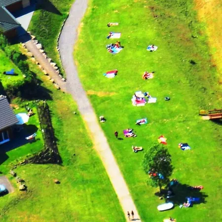 شقة Am Waldsee Direkt Am Badesee Mit Seeblick Fuer Bis Zu 14 Personen Traumferienhaeuser-eifel