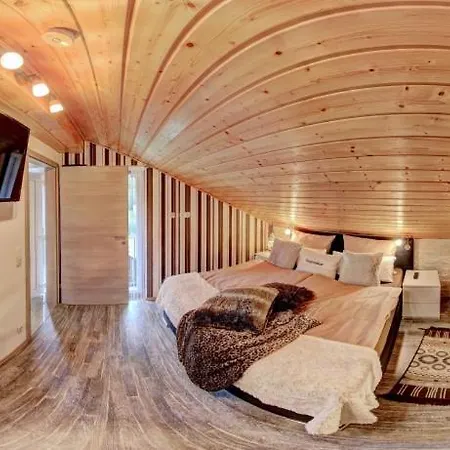 Am Waldsee Direkt Am Badesee Mit Seeblick Fuer Bis Zu 14 Personen Traumferienhaeuser-eifel